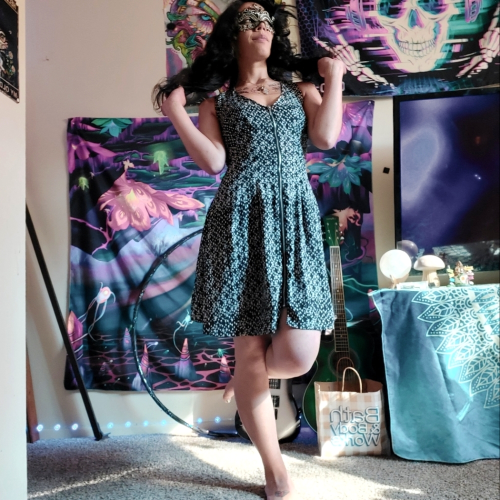 H&m black white dress